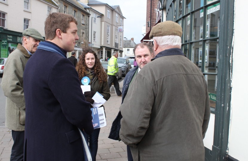 Simon Hoare - meeting Shaftesbury residents