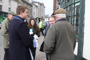 Simon Hoare - meeting Shaftesbury residents